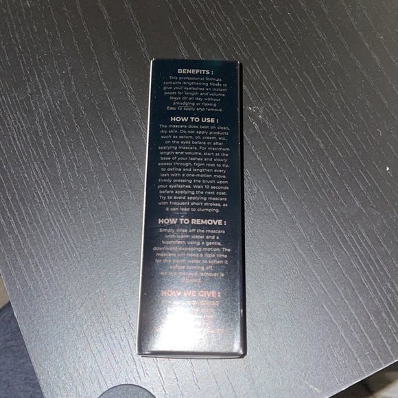 WOW Black Mascara - Picture 4 of 4